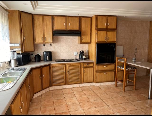 3 BEDROOM FREEHOLD FOR SALE IN PRIMROSE